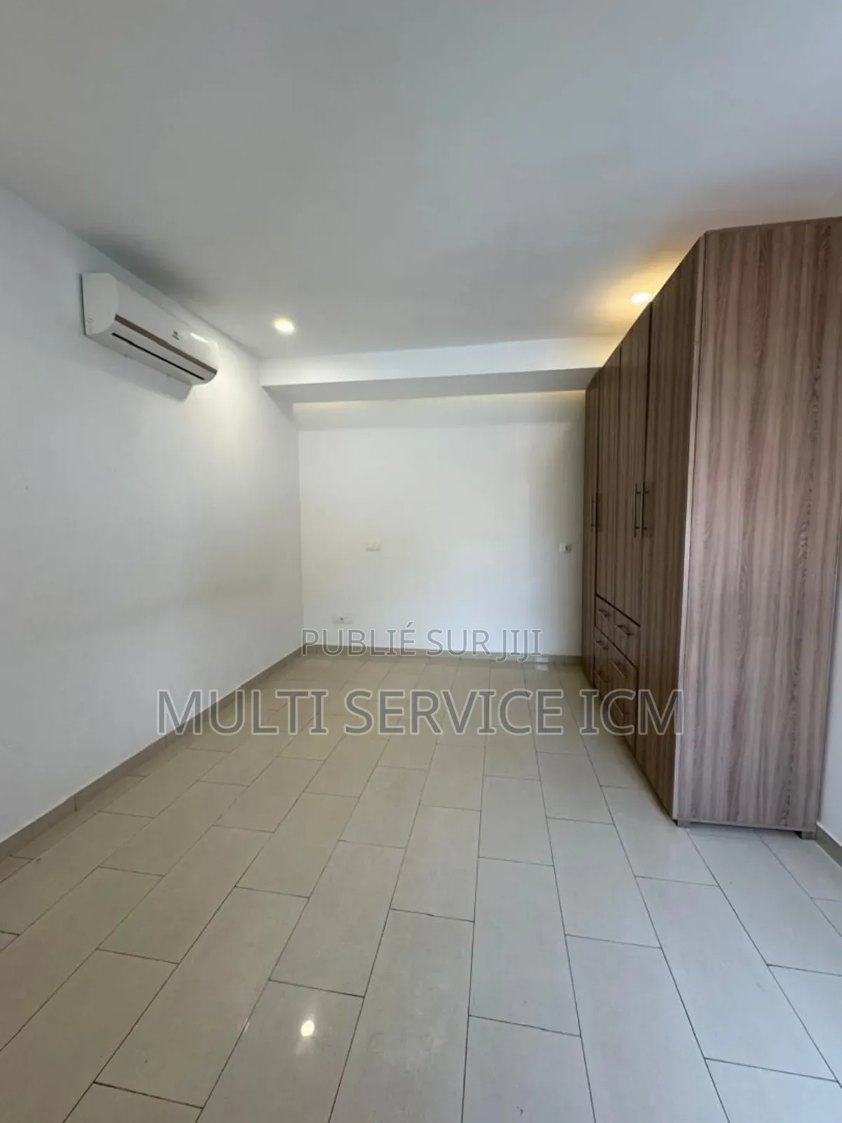 Furnished 4chbre Duplex dans Ismael Coulibaly, Cocody à Vendre