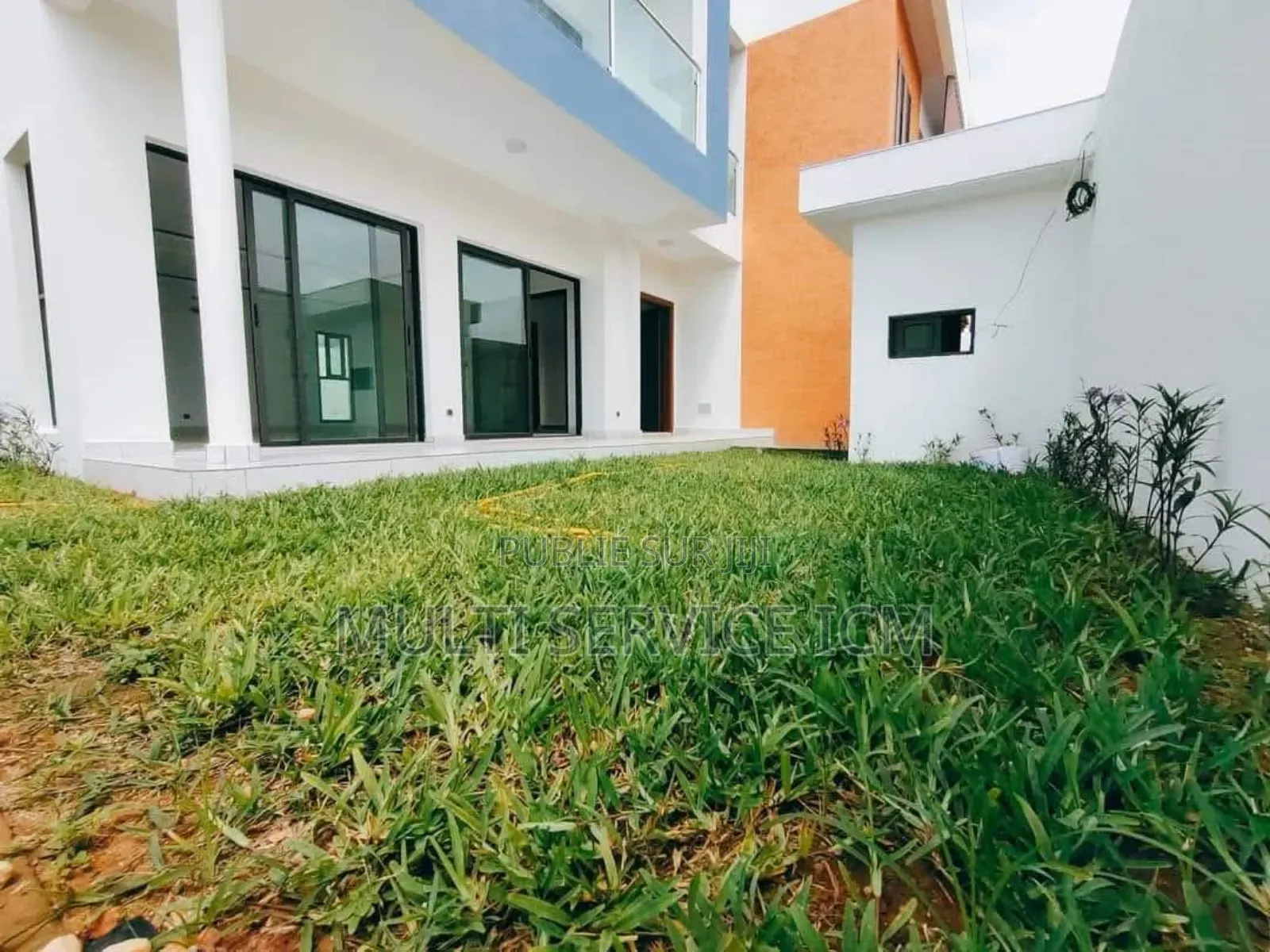 Furnished 3chbre Duplex dans Ismael Coulibaly, Cocody à Vendre