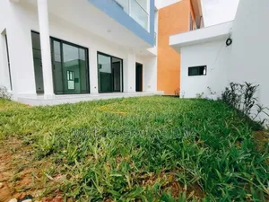 Furnished 3chbre Duplex dans Ismael Coulibaly, Cocody à Vendre