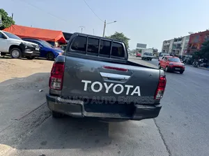 Toyota Hilux 2018 Gris
