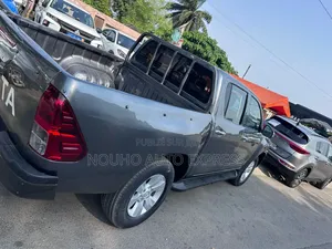 Toyota Hilux 2018 Gris