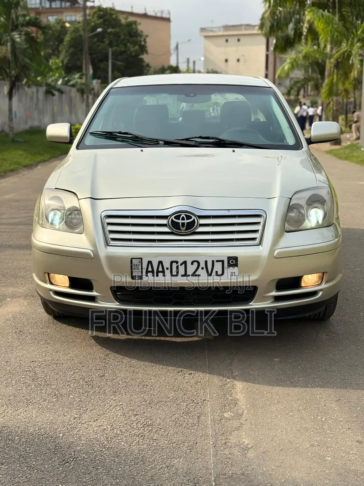 Toyota Avensis Liftback 2004 Argenté