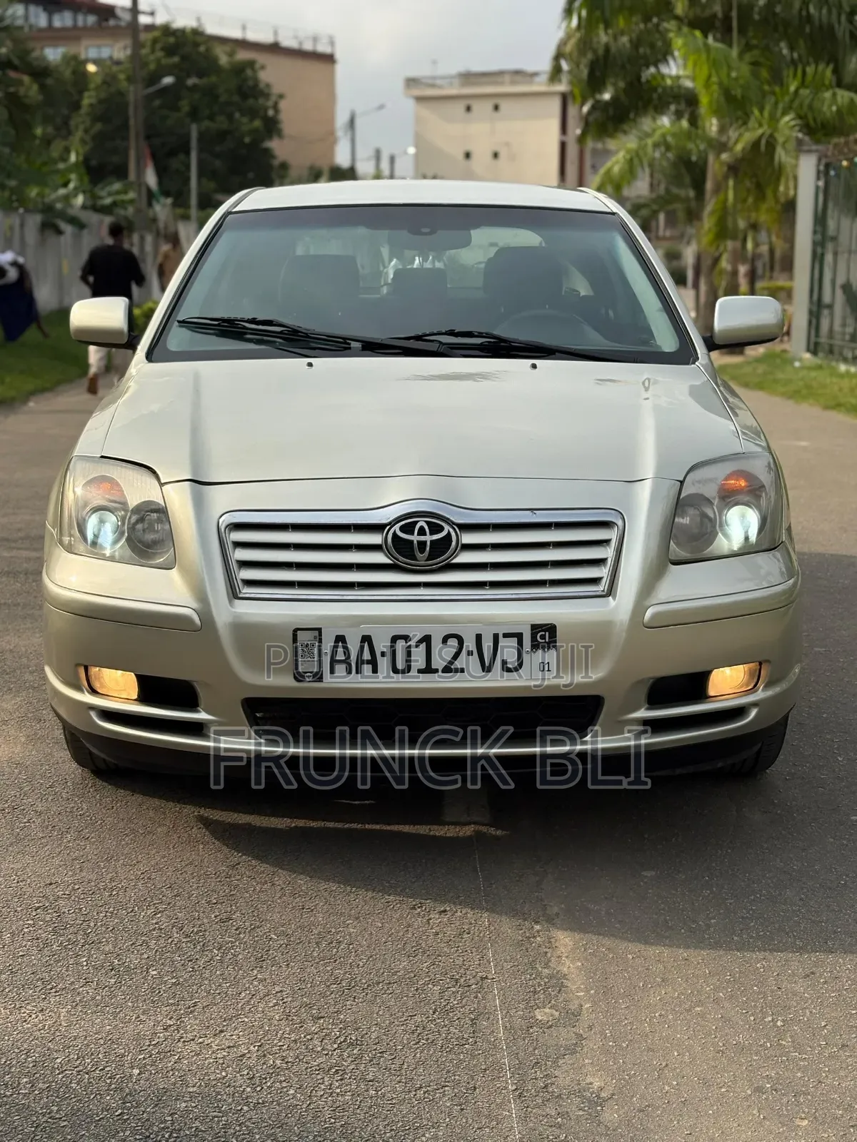 Toyota Avensis Liftback 2004 Argenté