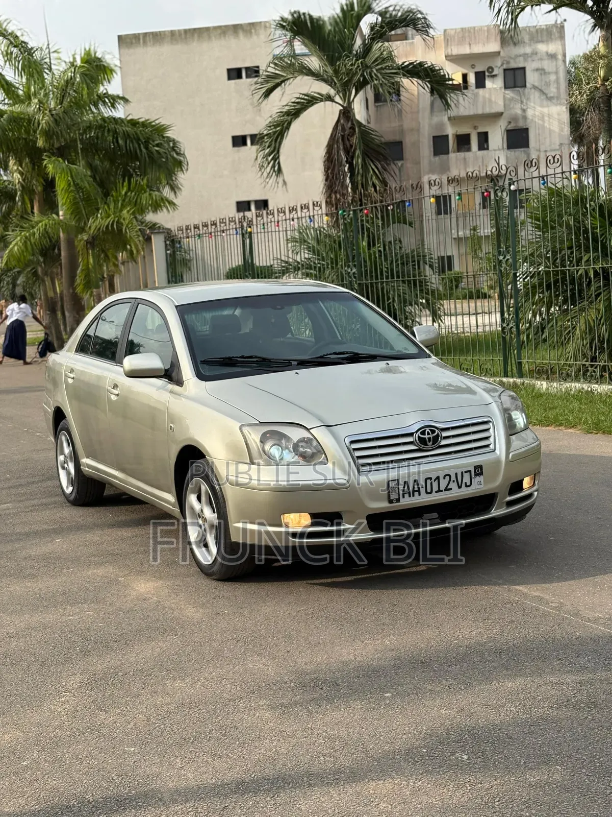 Toyota Avensis Liftback 2004 Argenté
