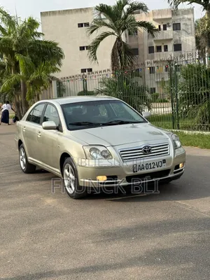 Toyota Avensis Liftback 2004 Argenté