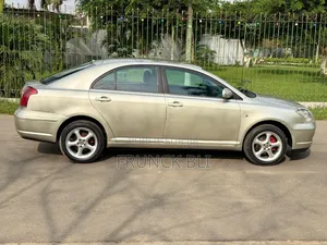 Toyota Avensis Liftback 2004 Argenté