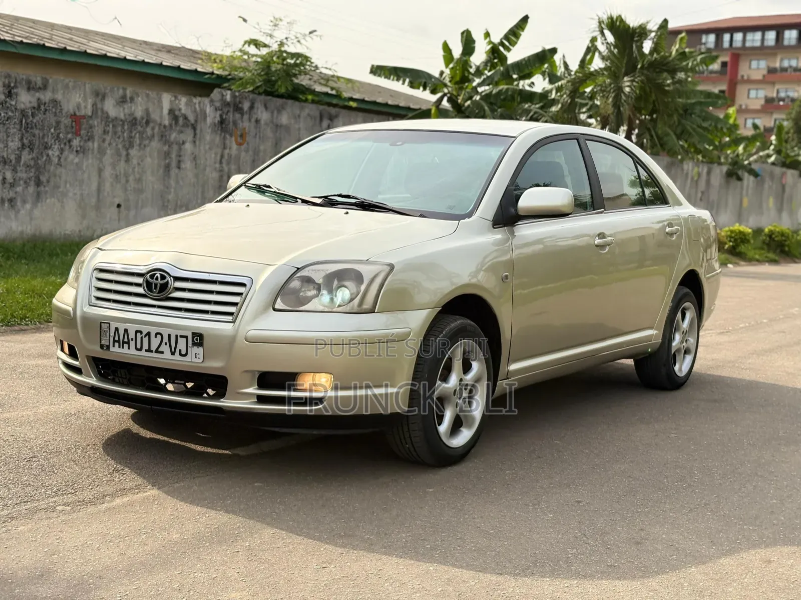 Toyota Avensis Liftback 2004 Argenté