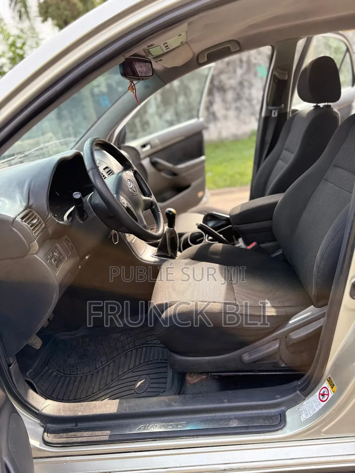 Toyota Avensis Liftback 2004 Argenté