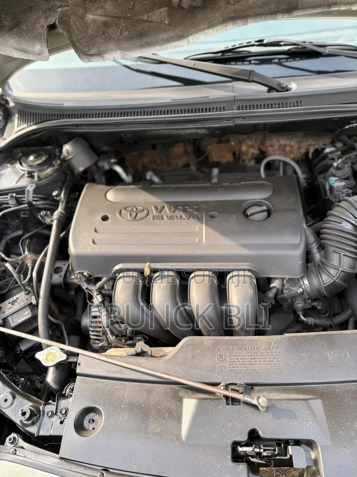 Toyota Avensis Liftback 2004 Argenté