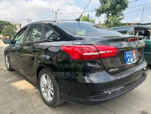 Ford Focus S dr Sedan (2.0L 4cyl 5M) 2017 Bleu