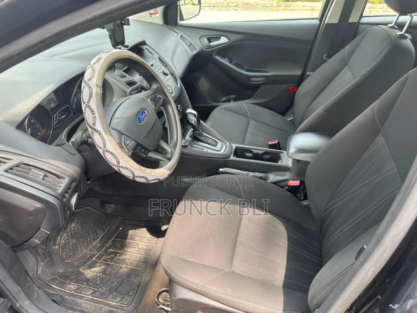 Ford Focus S dr Sedan (2.0L 4cyl 5M) 2017 Bleu