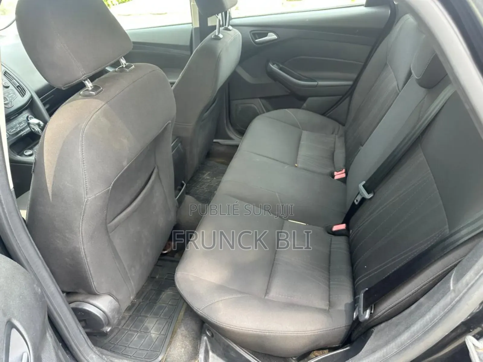 Ford Focus S dr Sedan (2.0L 4cyl 5M) 2017 Bleu