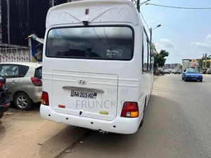 Hyundai County 2018 Blanc
