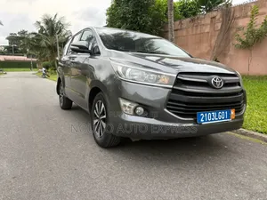 Toyota Innova 2018 Gris