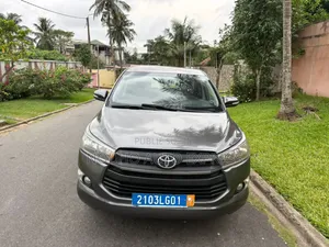 Toyota Innova 2018 Gris