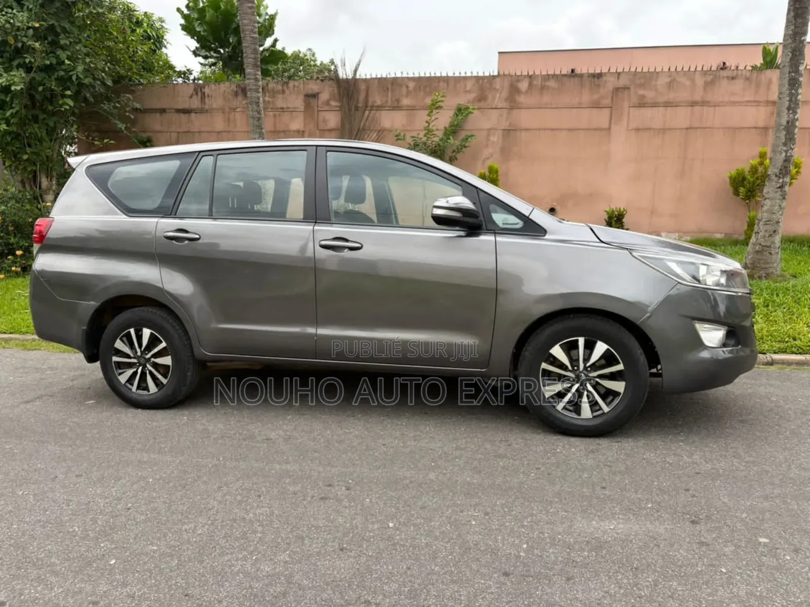 Toyota Innova 2018 Gris
