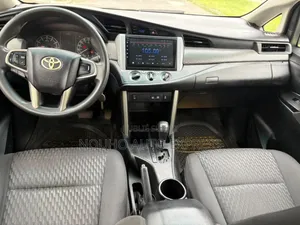 Toyota Innova 2018 Gris
