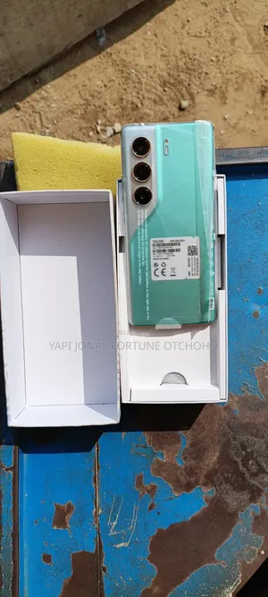 Nouveau Tecno Camon 40 Pro 5G 256 GB Vert