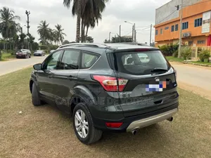 Ford Escape 2018 Gris