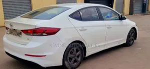 Hyundai Avante 2018 Blanc