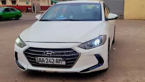 Hyundai Avante 2018 Blanc