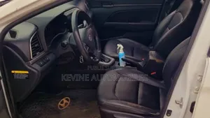 Hyundai Avante 2018 Blanc