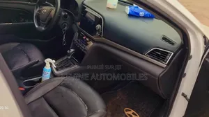 Hyundai Avante 2018 Blanc