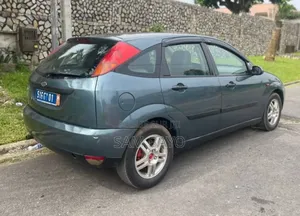 Ford Focus 2000 Gris