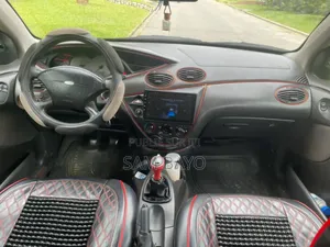 Ford Focus 2000 Gris