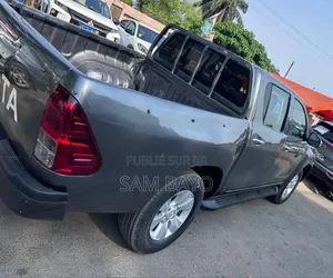 Toyota Hilux 2018 Gris
