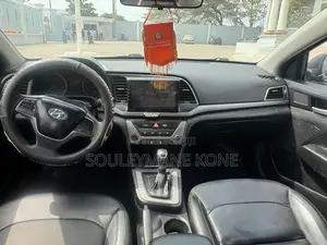 Hyundai Elantra 2018 Bleu