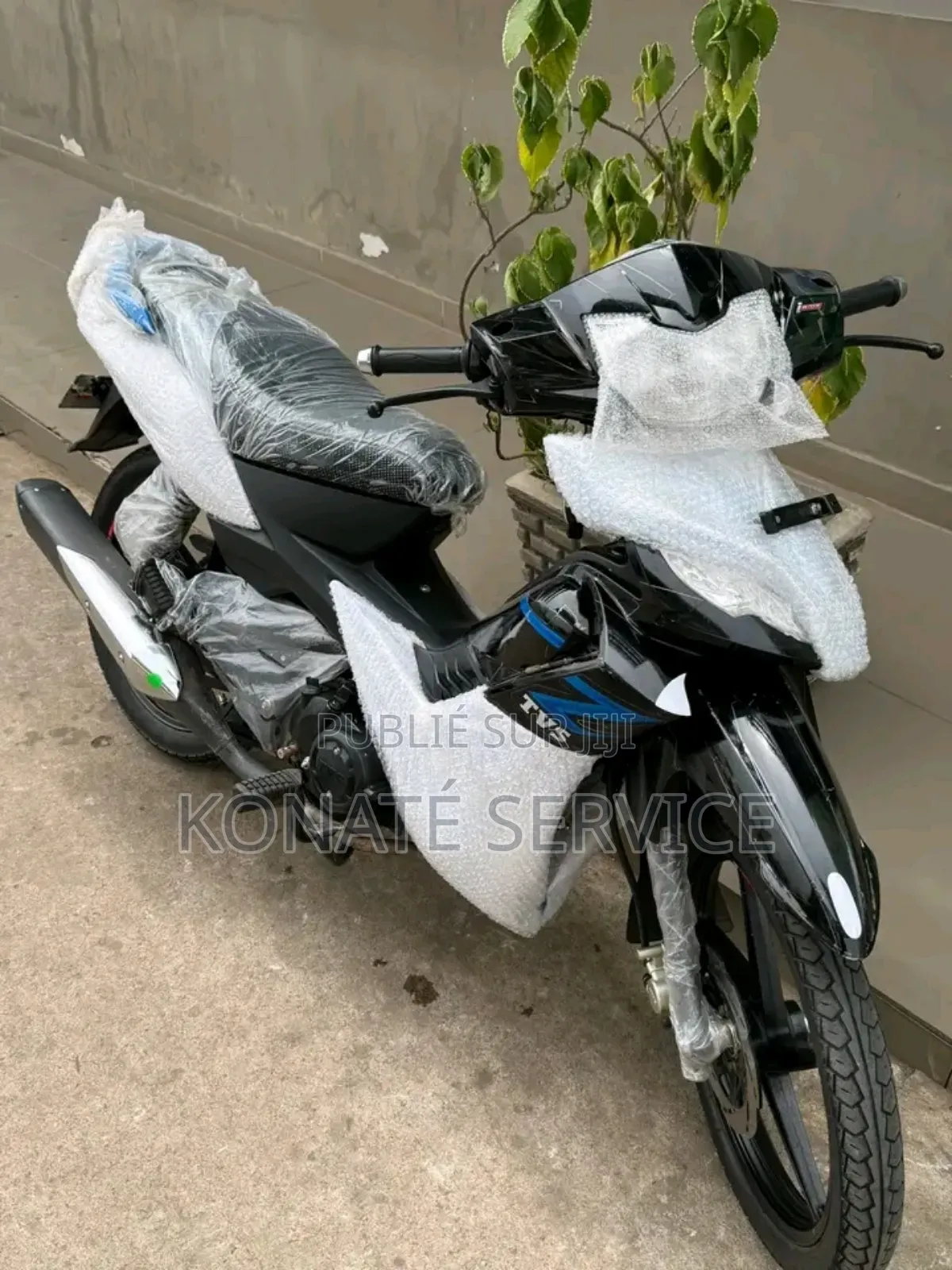 Nouveau TVS HLX 125 2025 Noir