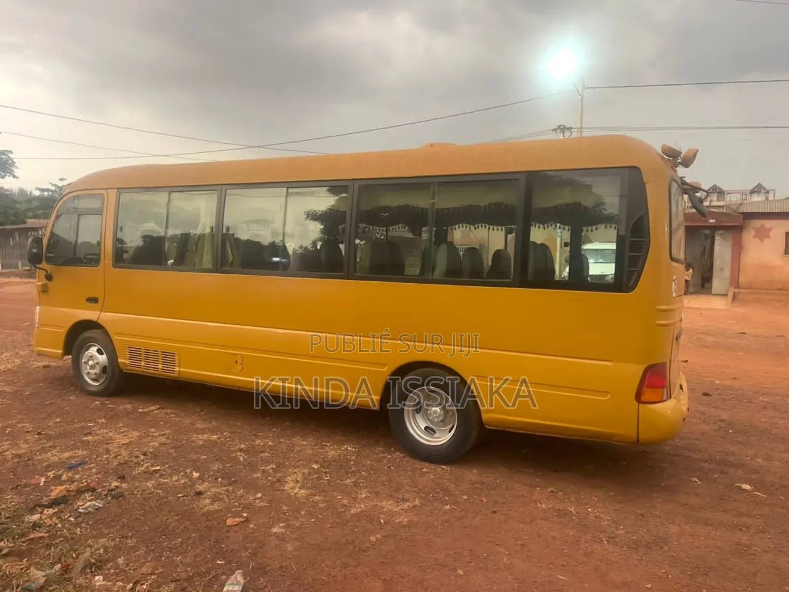 Hyundai County 2013 Jaune