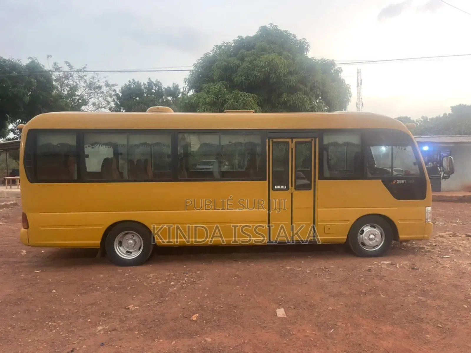 Hyundai County 2013 Jaune