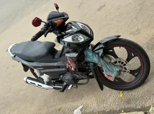 KTM Duke 125 2023 Rouge