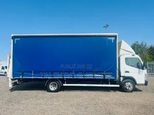 Camion Canter en Plateau Bache