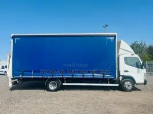 Camion Canter en Plateau Bache