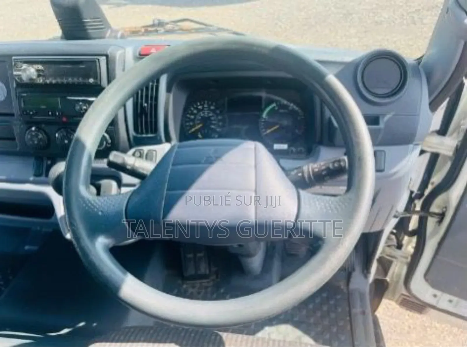 Camion Canter en Plateau Bache