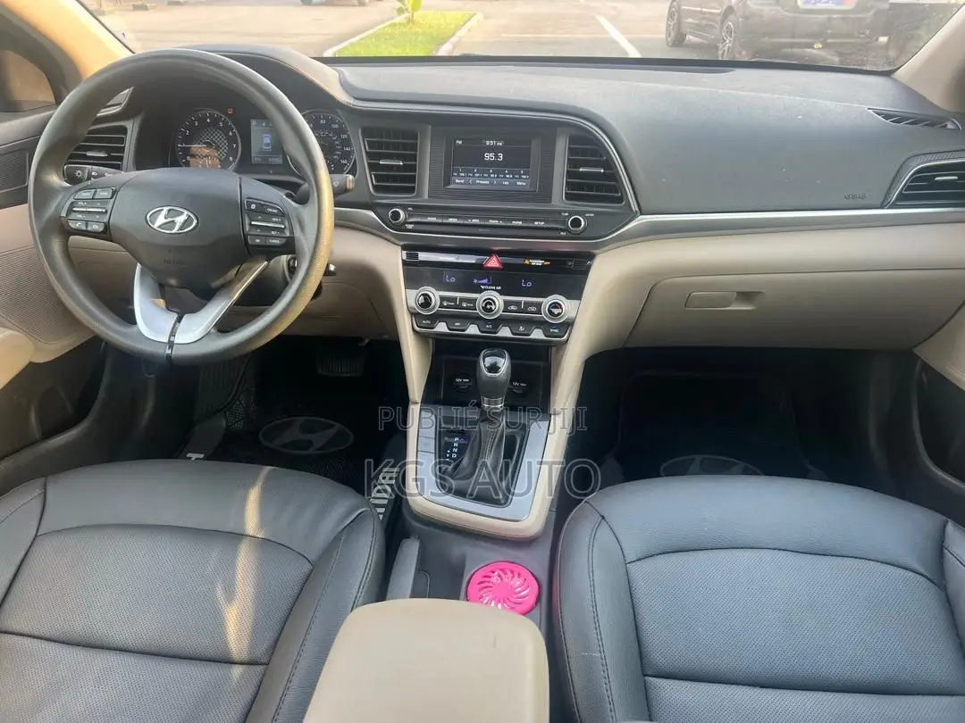 Hyundai Elantra SE 2020 Noir Mat