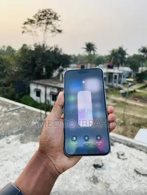 Nouveau Apple iPhone 15 Pro 256 GB Orange