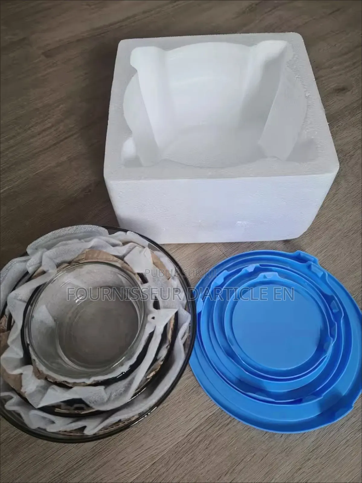 Ensemble De Cinq Bols en Verre, Vendu Uniquement en Gros