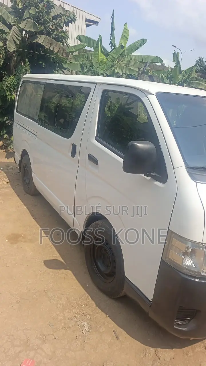 Toyota HiAce 2018 Blanc