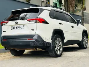 Toyota RAV4 XLE 2022 Blanc