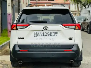 Toyota RAV4 XLE 2022 Blanc