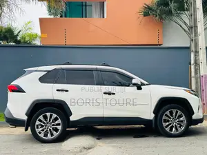 Toyota RAV4 XLE 2022 Blanc