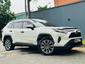 Toyota RAV4 XLE 2022 Blanc