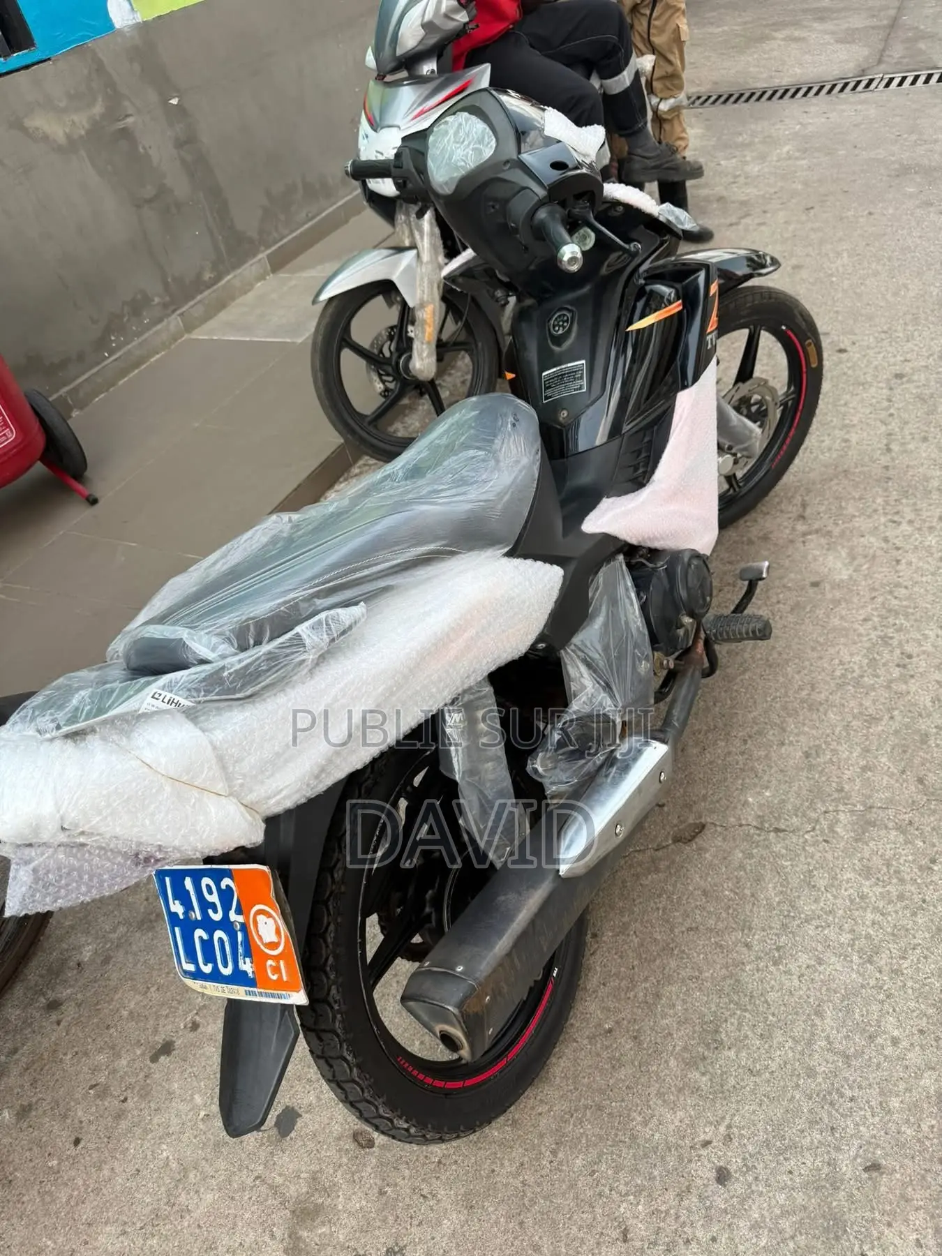 Nouveau TVS Apache 160 4V 2025 Noir