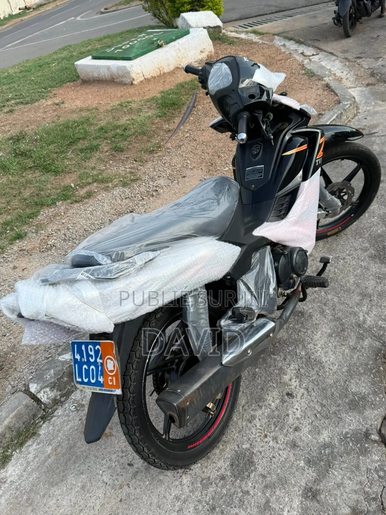 Nouveau TVS Apache 160 4V 2025 Noir