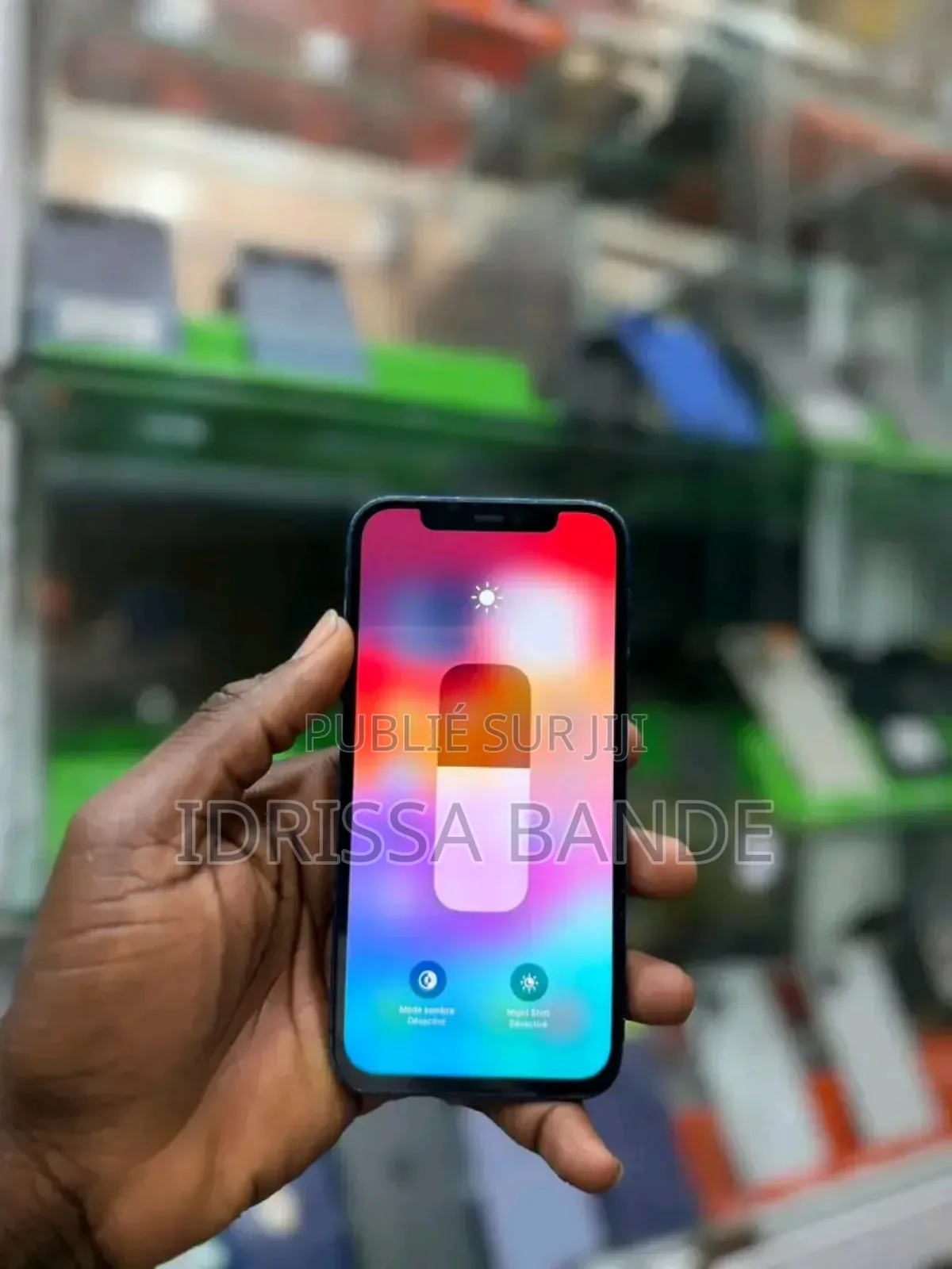 Nouveau Apple iPhone 12 64 GB Violet