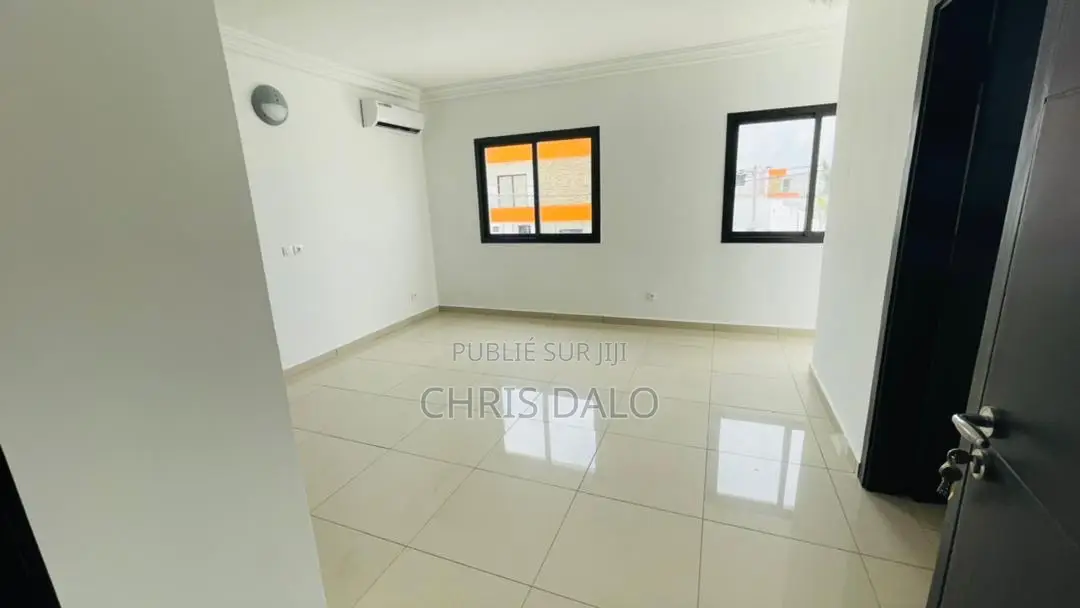 4chbre Duplex dans Angré Chu, Cocody à Louer